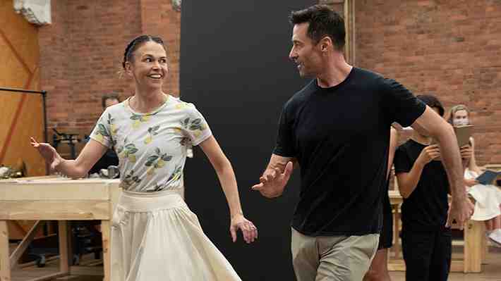 Crecen rumores de romance entre Hugh Jackman y Sutton Foster: Actriz le pidió el divorcio a su marido