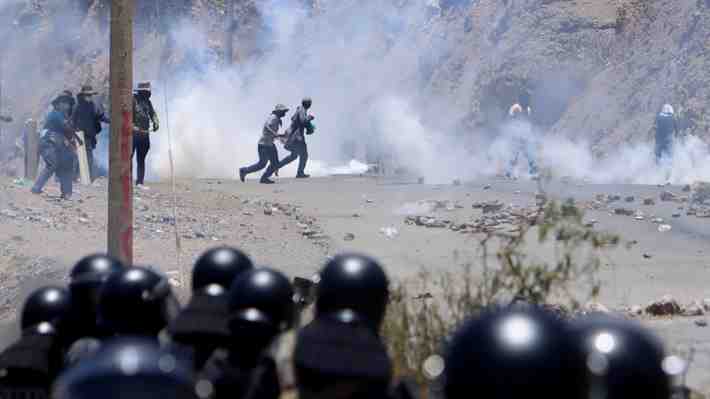200 militares continúan retenidos por adherentes de Evo Morales tras asalto a cuarteles en Bolivia