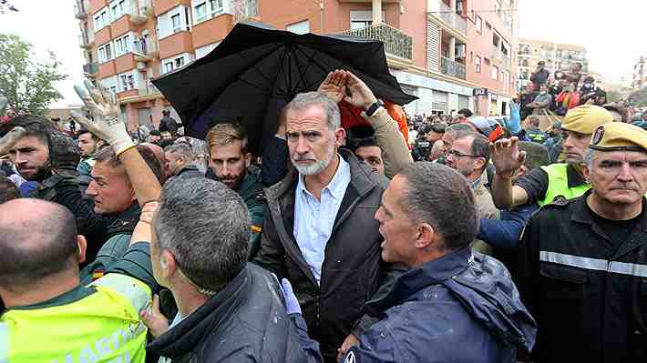 Tras ataques en Valencia: Rey de España pide "entender el enfado y la frustración" de damnificados por las inundaciones