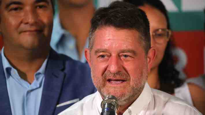Claudio Orrego aborda apoyo de la izquierda y dice que "3% o 4%" de los votos de su rival fue por confusión