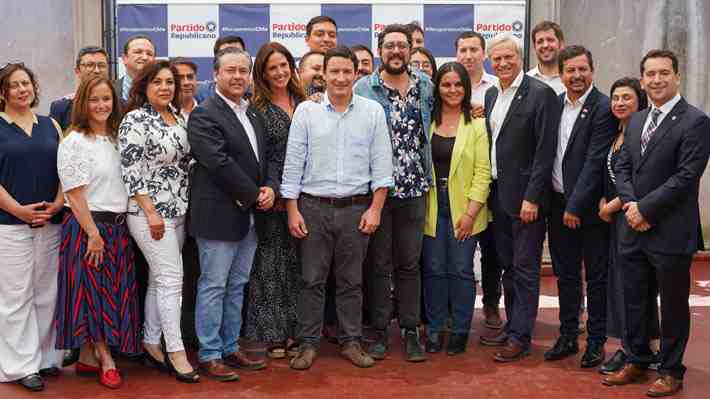 Republicanos entrega apoyo a candidatura de Francisco Orrego y Kast hace dura crítica a Claudio Orrego