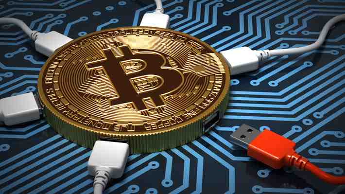"Bitcoinmania": Las promesas de Trump para una industria que alguna vez calificó de "estafa"