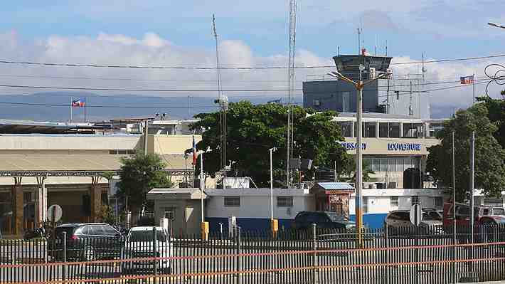 Violencia en Haití: Aeropuerto de Puerto Príncipe continúa cerrado tras ataques a dos aviones comerciales