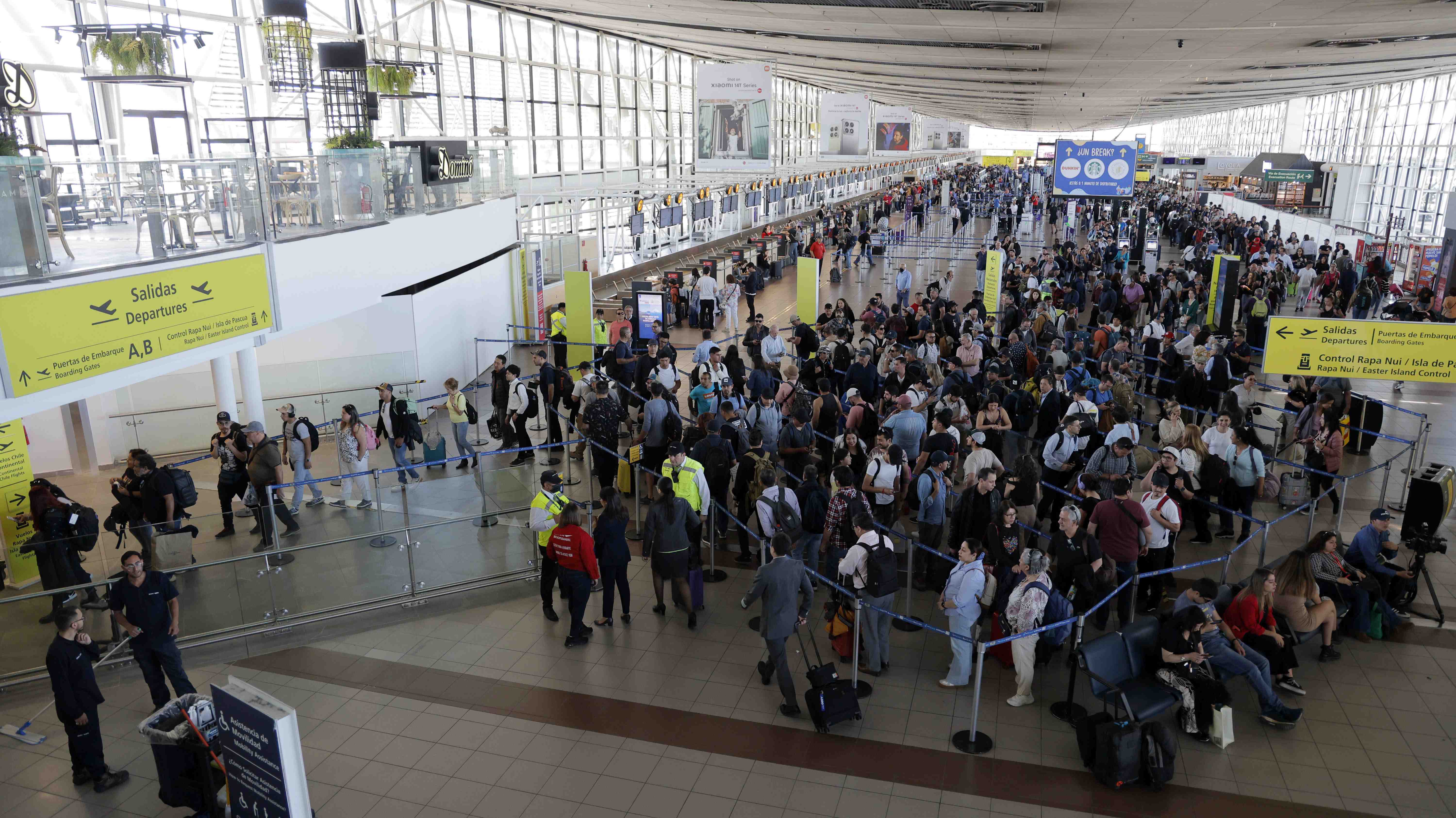 Trabajadores de la DGAC iniciarían movilización indefinida este viernes y aerolíneas se preparan