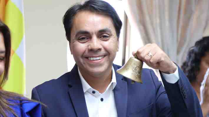 Extraño caso: Gobernador de Arica renuncia a su cargo en medio de su campaña a la reelección