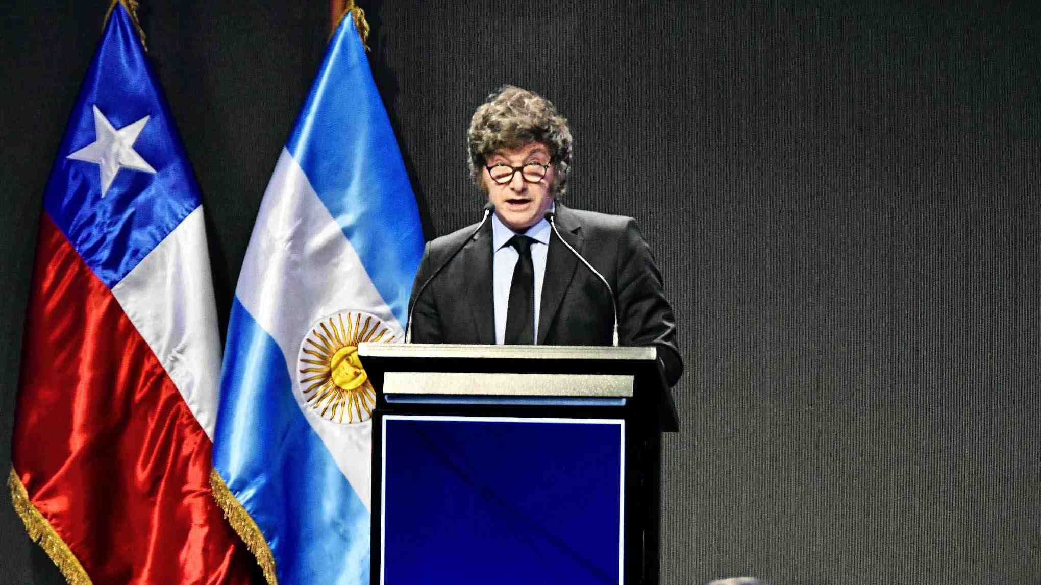 "Charlatán": Milei irrita al oficialismo por atribuir a la izquierda el "retroceso monumental" de la economía en Chile