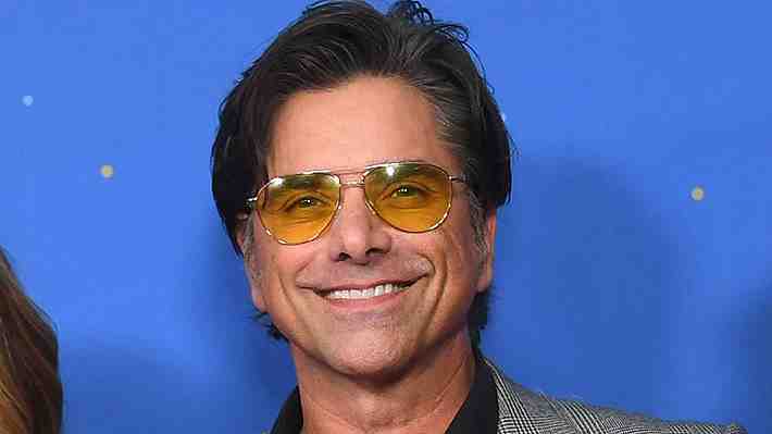 John Stamos es blanco de críticas tras simular estar calvo para solidarizar con Dave Coulier: &#34;Es lo más tonto que he visto&#34;