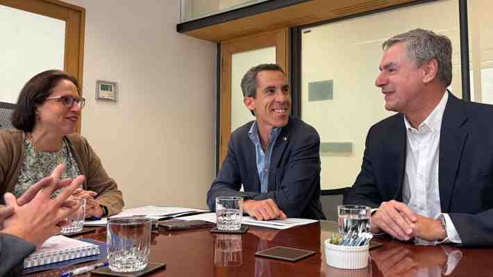Alcalde de Lo Barnechea y sucesor se reúnen con subsecretaria Leitao para prevenir portonazos en la comuna