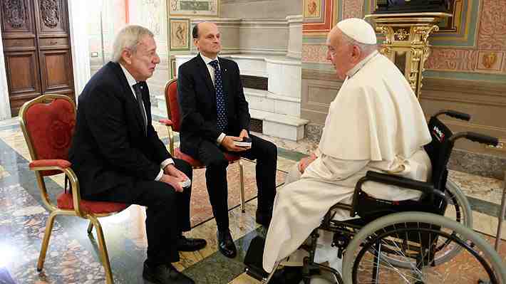 Molestia con el Papa y distancia con Chile: Las razones de Argentina para no ir con su canciller a ceremonia en el Vaticano