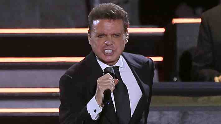 Video | Luis Miguel se enoja por problemas de sonido en show en México: Hizo gestos y golpeó el micrófono con su mano