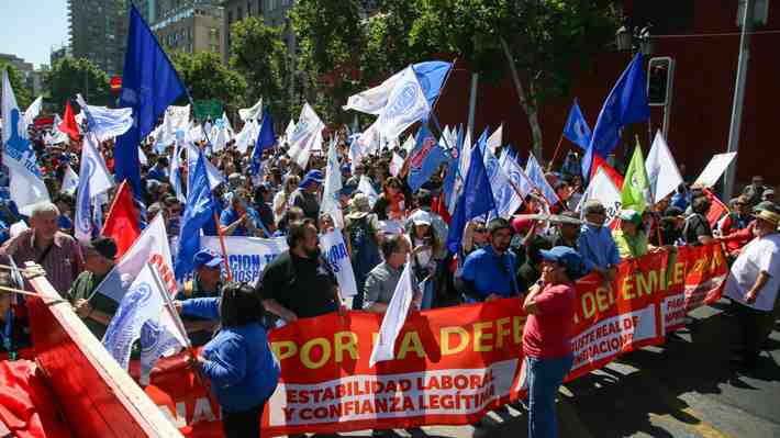 Funcionarios públicos emplazan a Jara (PC): "Tiene que tener sintonía y pronunciarse a favor de sus trabajadores"