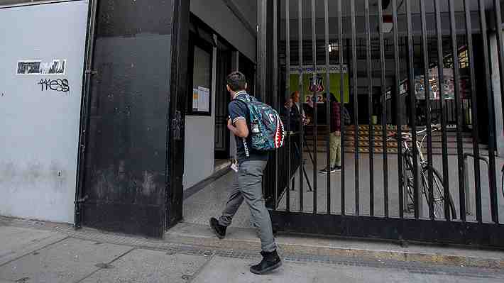 Alumnos del Instituto Nacional han perdido un mes y medio de clases este año por suspensiones
