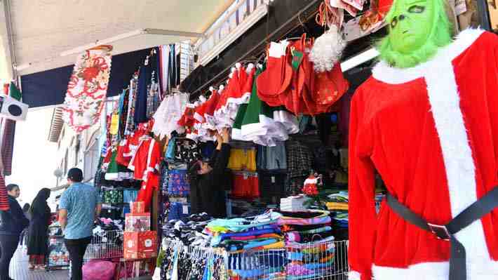 Inflación y economía familiar, los "Grinch" de esta Navidad: Casi un 40% de personas comprará menos regalos