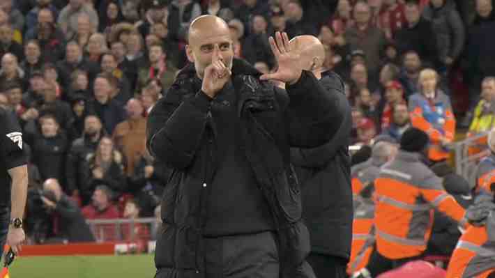 El provocador gesto de Guardiola a los hinchas de Liverpool tras nueva derrota del City que estira su crisis