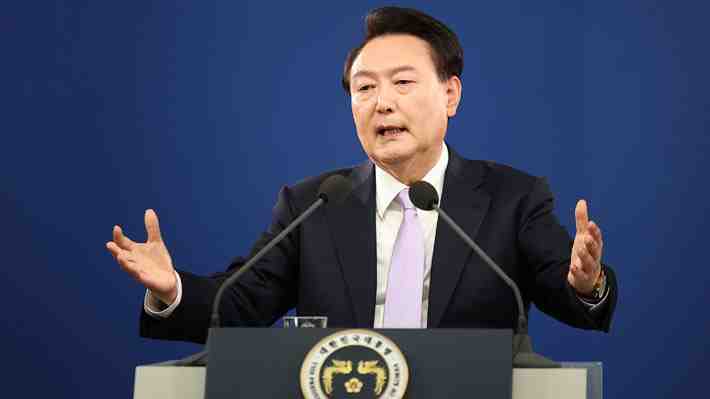 Presidente de Corea del Sur decreta la ley marcial para protegerse de "las fuerzas comunistas" del Norte