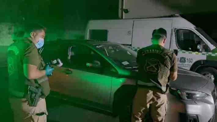 Dos sujetos son detenidos tras intentar atropellar a carabineros en un control vehicular: Uno tiene orden de expulsión