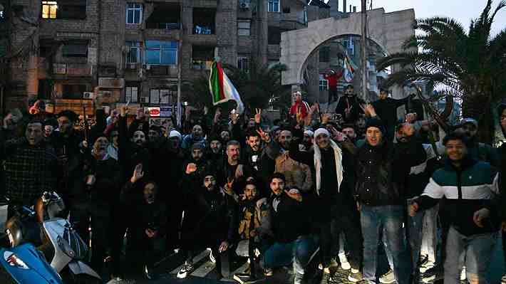 Rebeldes ratifican control sobre Damasco y anuncian una "nueva era" en Siria tras huida del "tirano" Bashar al-Asad
