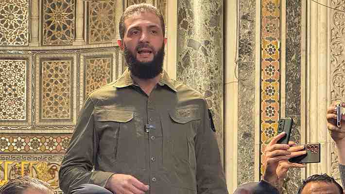 De yihadista a "rebelde": Abu Mohamed Al Jolani, el líder islamista que derrocó a Bashar al Asad