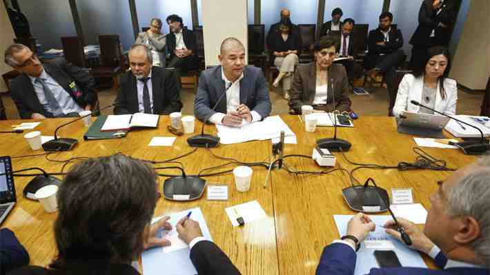 Aclarar cómo se zanjó plan de pago de Isapres y oír propuestas: Lo que esperan senadores del Consejo Consultivo