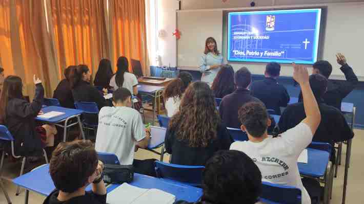 Estudio revela que alumnos de tercero medio tienen escaso conocimiento de figuras históricas y patrias