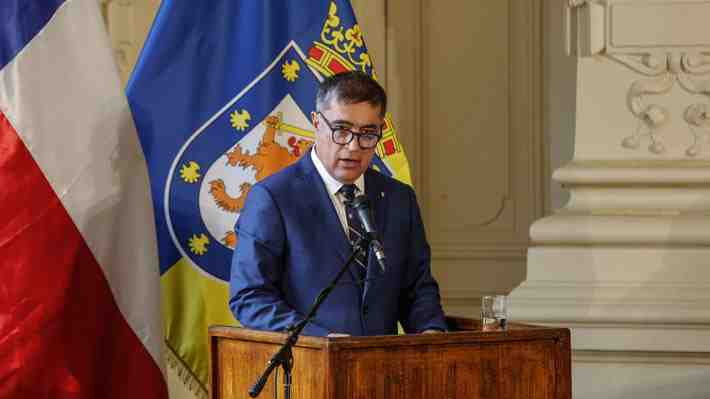 Desbordes: "Los toldos azules van a volver y una y otra vez los vamos a sacar"