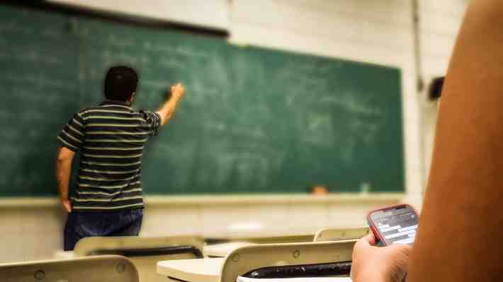 Lapidario análisis de la OCDE: Un 44% de chilenos tienen competencias insuficientes en matemáticas y comprensión