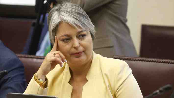 Jara se distancia de Chile Vamos: Dice que se requiere 3% para compensar a mujeres y aumentar actuales pensiones