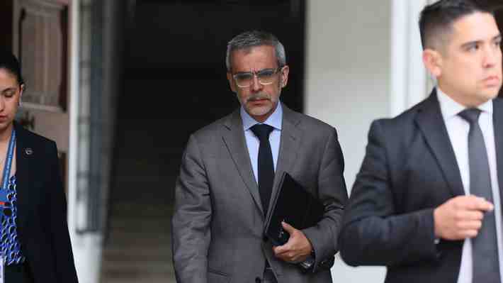 Cordero defiende regularización acotada: Dice que hay razones económicas y de seguridad y descarta efecto llamado