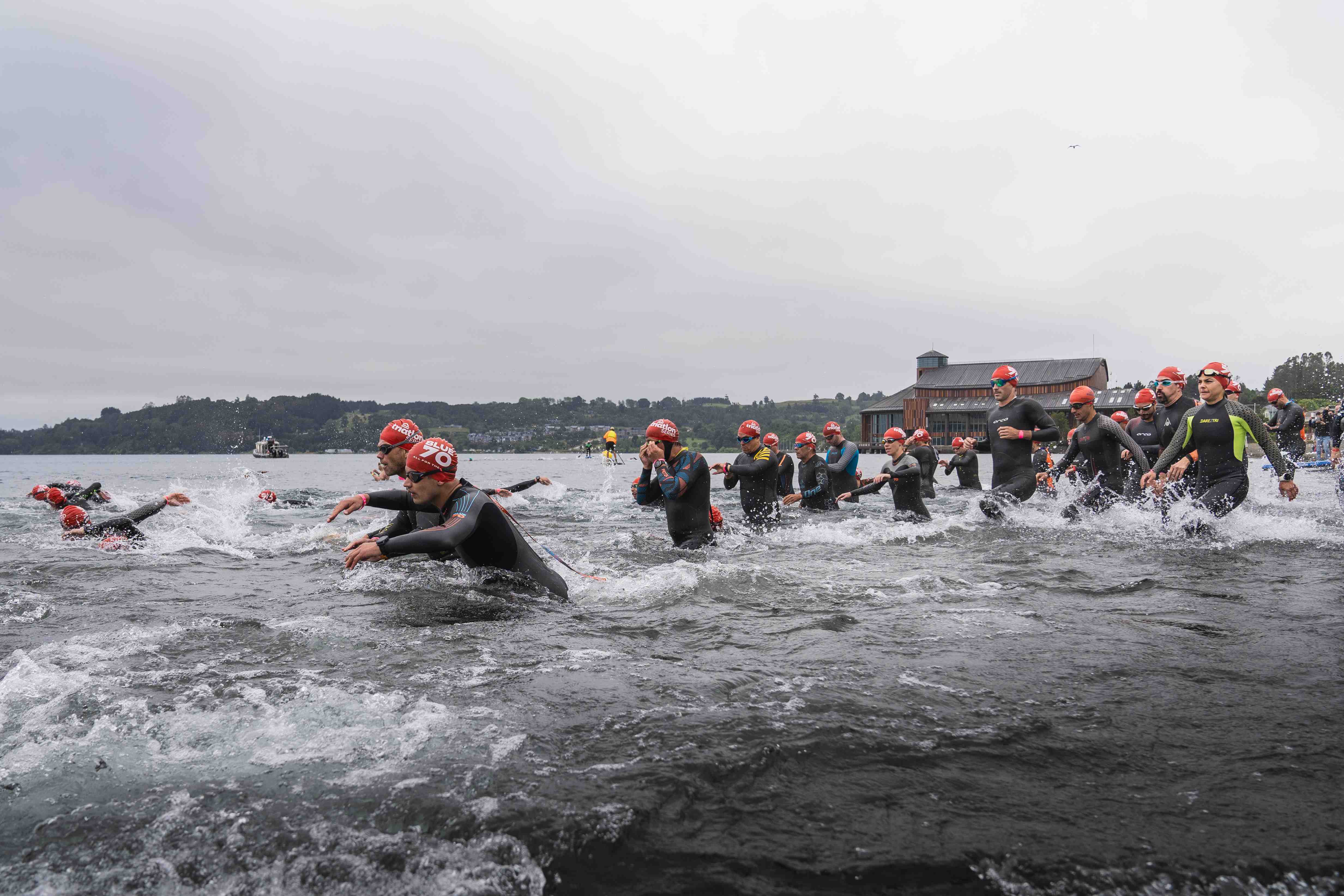 Frutillar brilla con triatlón internacional a orillas del lago Llanquihue