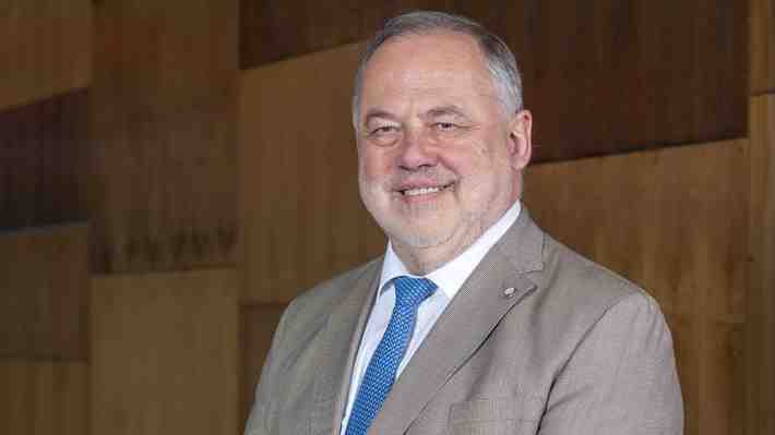 Renuncia rector de la UFRO, en medio de crisis financiera y toma de estudiantes