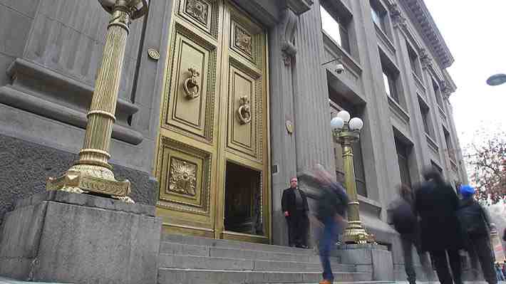 Alta expectación por incierta decisión que informará hoy el Banco Central: Lo escenarios para el dólar