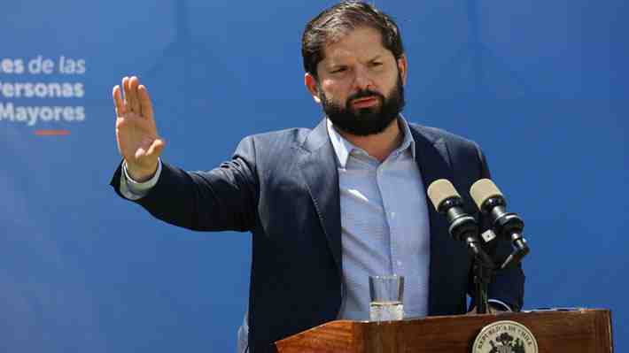 Boric cumple dos meses sin responder preguntas tras extensa conferencia por caso Monsalve