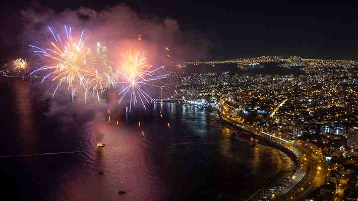 Celebración del Año Nuevo: Valparaíso tendrá "show piromusical" y Viña habilita nuevo punto de lanzamiento