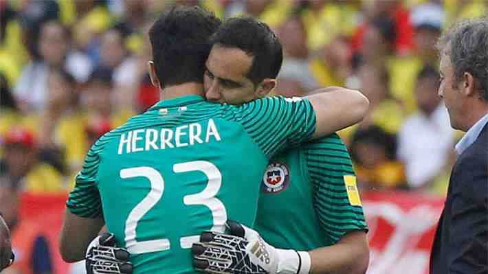 Johnny Herrera respalda "portazo" de Claudio Bravo a Colo Colo y critica a los albos: "No iba a meterse en esa 'bolsa de gatos'"