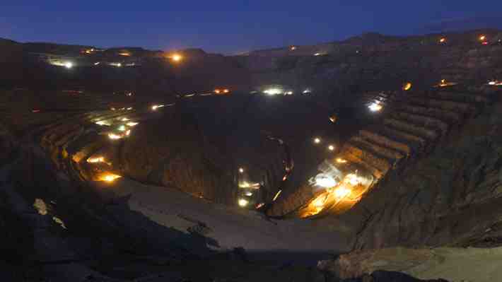 Cerca de 3.500 trabajadores de Chuquicamata de Codelco recibirían bonos por $27,3 millones