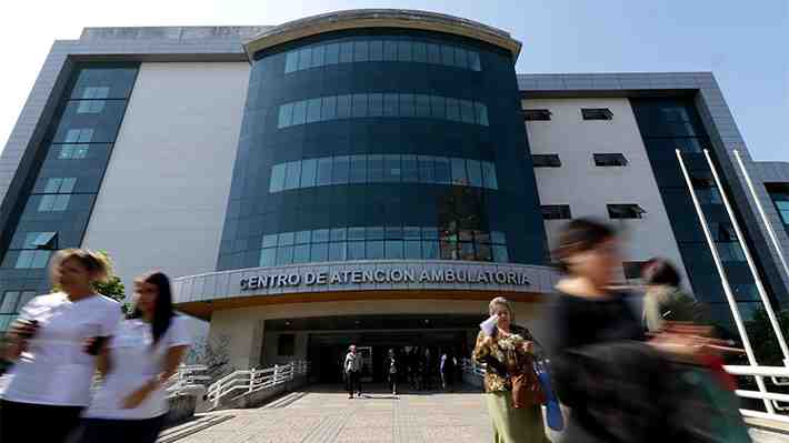 Funcionario del Hospital de Concepción se lanza desde el tercer piso del recinto: Está en tratamiento de salud mental