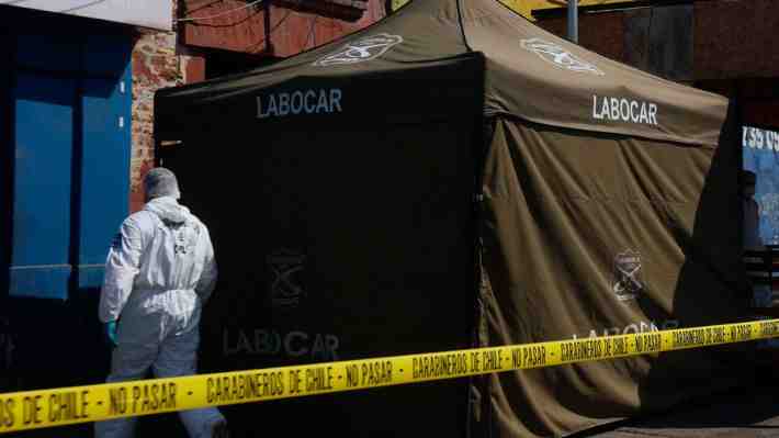 Hombre es asesinado por automovilista tras tener una discusión en el centro de Santiago