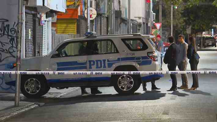 Hallan cadáver con dos disparos en el abdomen en pleno centro de Santiago