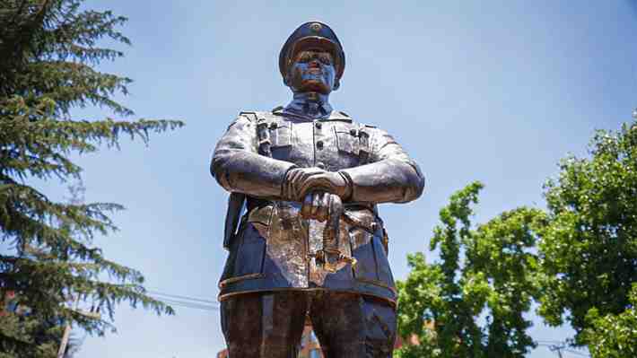 Lo Barnechea: Robo de espada de estatua de Teniente Merino sigue sin detenidos