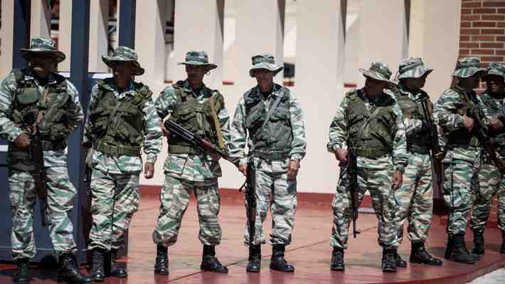 Nicolás Maduro insiste en que hay planes para impedir su investidura y despliega militares en Venezuela