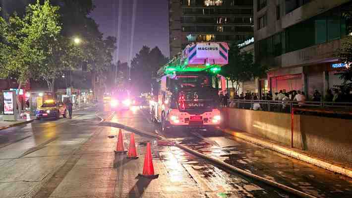 Una persona fallecida tras incendio en estacionamiento subterráneo en Providencia