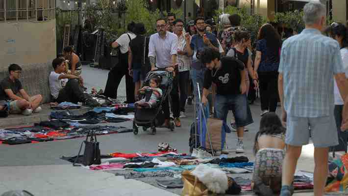 Santiago pide "un poco más de tiempo" para controlar comercio ambulante en Lastarria