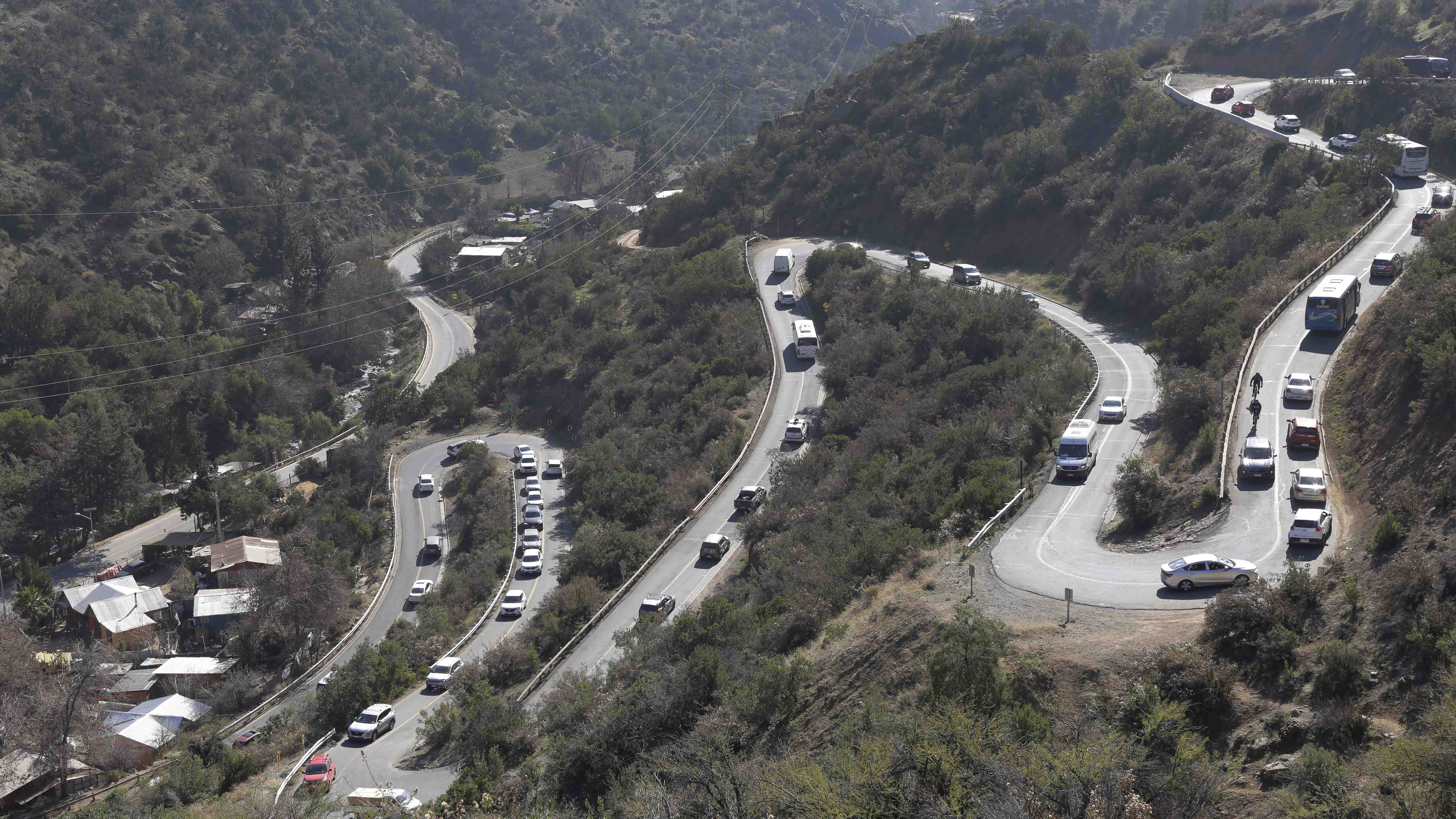 Farellones: Centros de esquí se alinean con alcalde Alessandri y urgen al MOP mejorar ruta