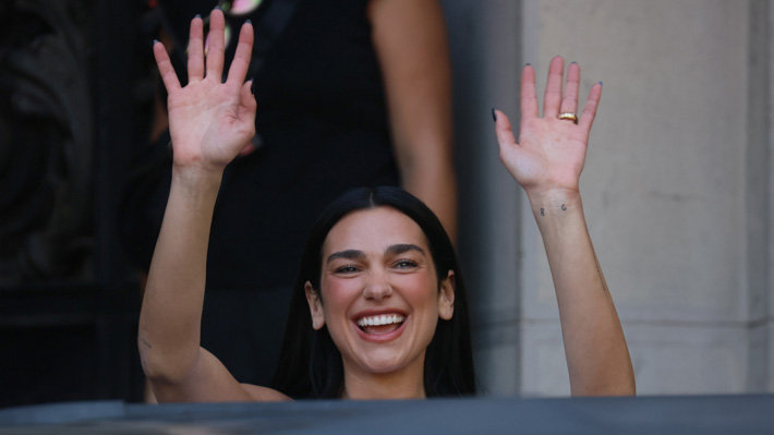 Fotos | "Me encanta mucho aquí": Dua Lipa se despide de Chile tras casi una semana y anuncia que volverá pronto | Emol.com