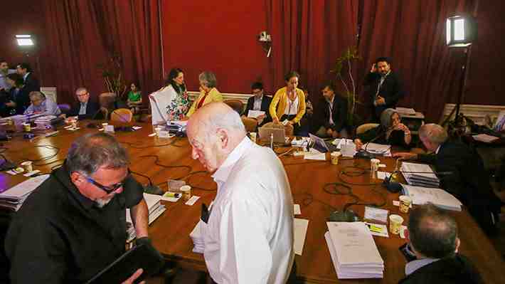 Comisión de Hacienda suspende jornada matinal de debate por pensiones para resolver "elementos técnicos"