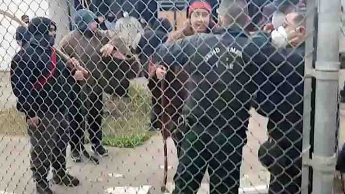 Tribunal absuelve a 17 comuneros acusados de secuestro de gendarmes en motín de la cárcel de Angol