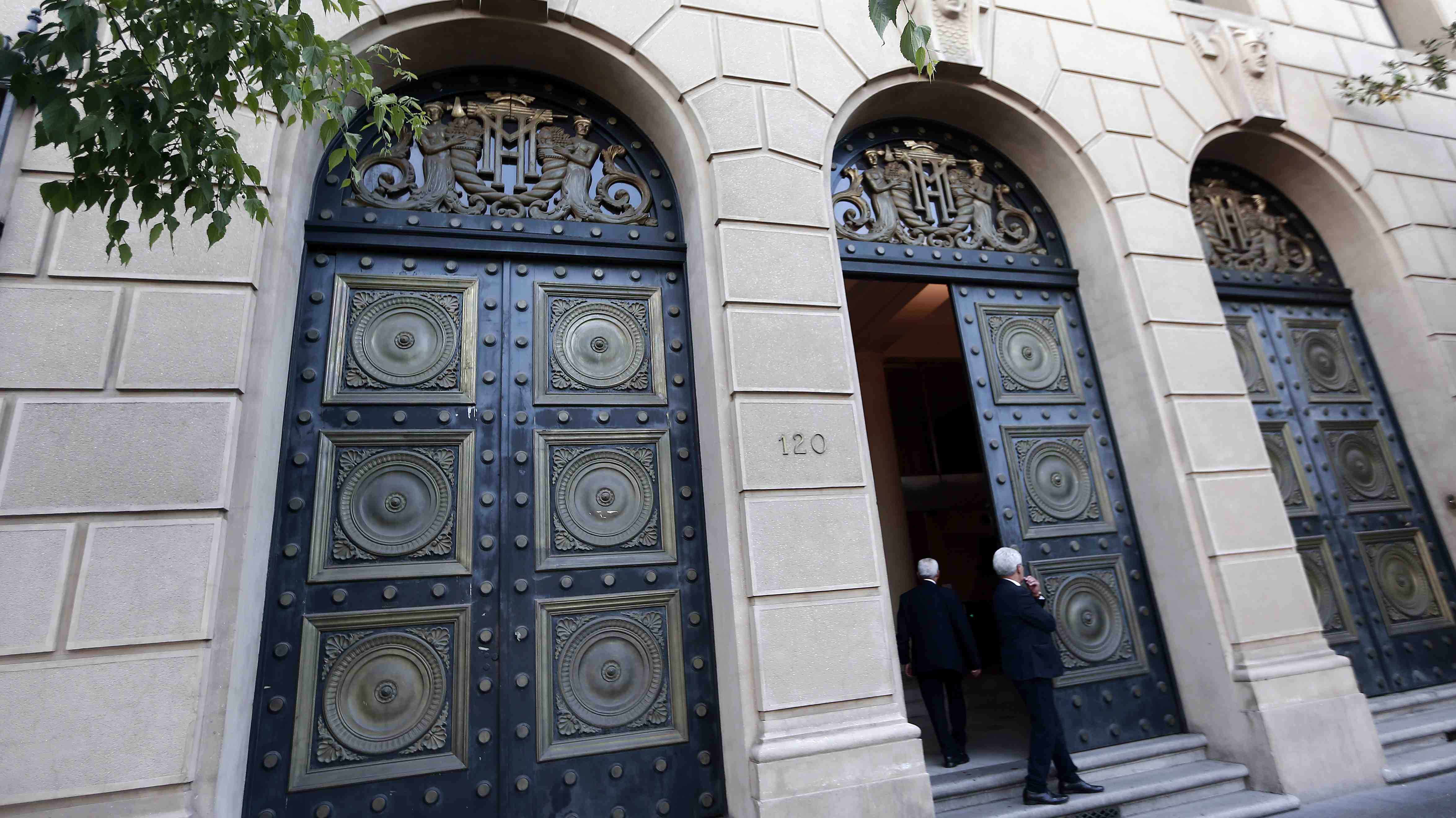Gobierno incumple meta fiscal y expertos anticipan mayor recorte del gasto para este año