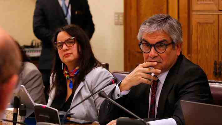 Parlamentarios consideran "grave" incumplimiento de la meta fiscal y citarán a Marcel a explicar al Congreso