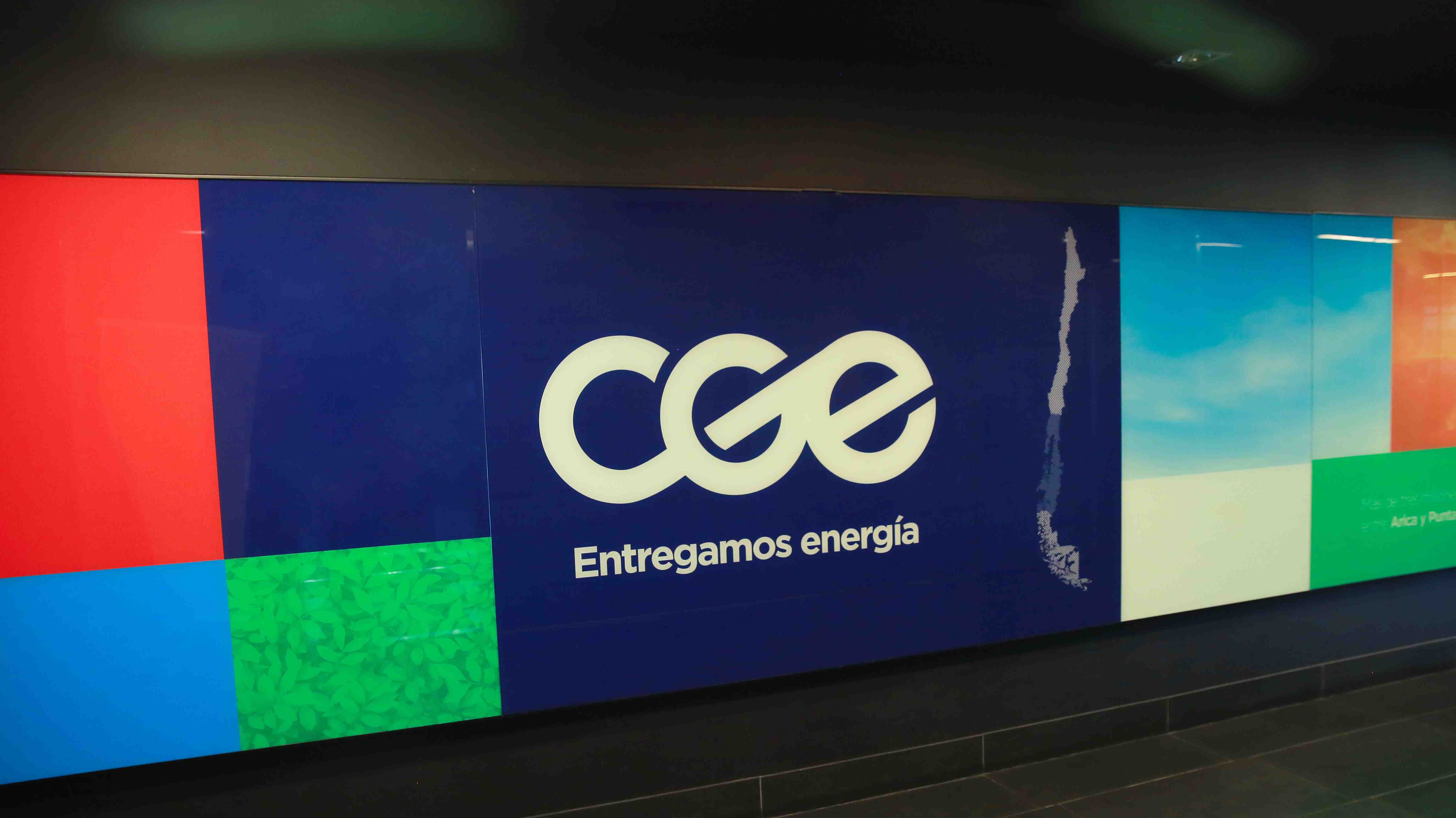 SEC multa a CGE con más de $400 millones por demora en tramitación de proyectos renovables