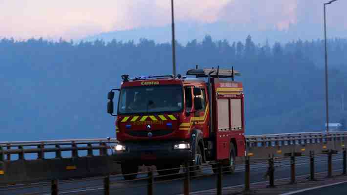 Tribunal descarta prisión preventiva para tres sujetos detenidos por originar incendio forestal en el Ñuble